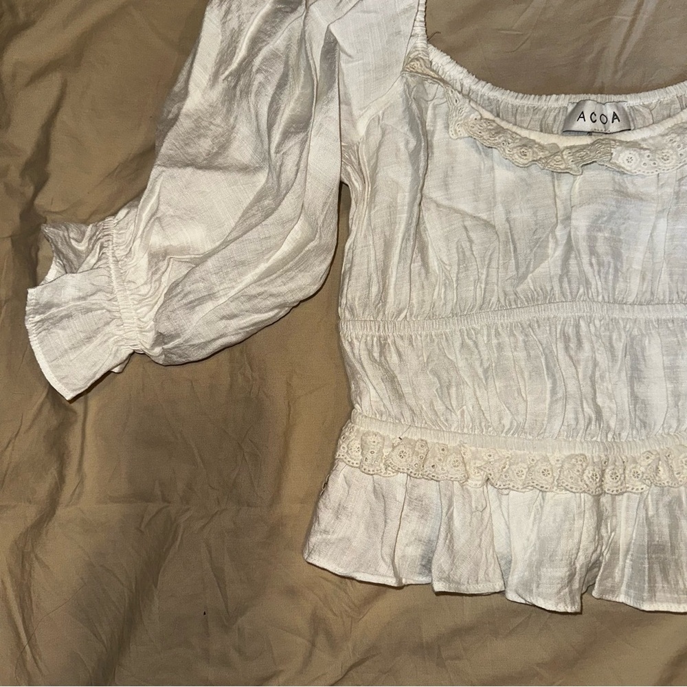 NWOT White Ruffle Cropped Top - Picture 3 of 9